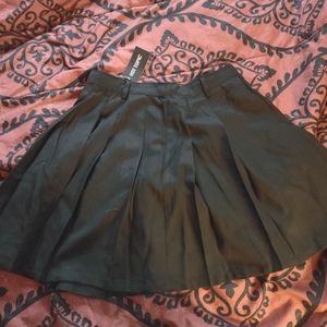 Hot Topic pleaded skirt
